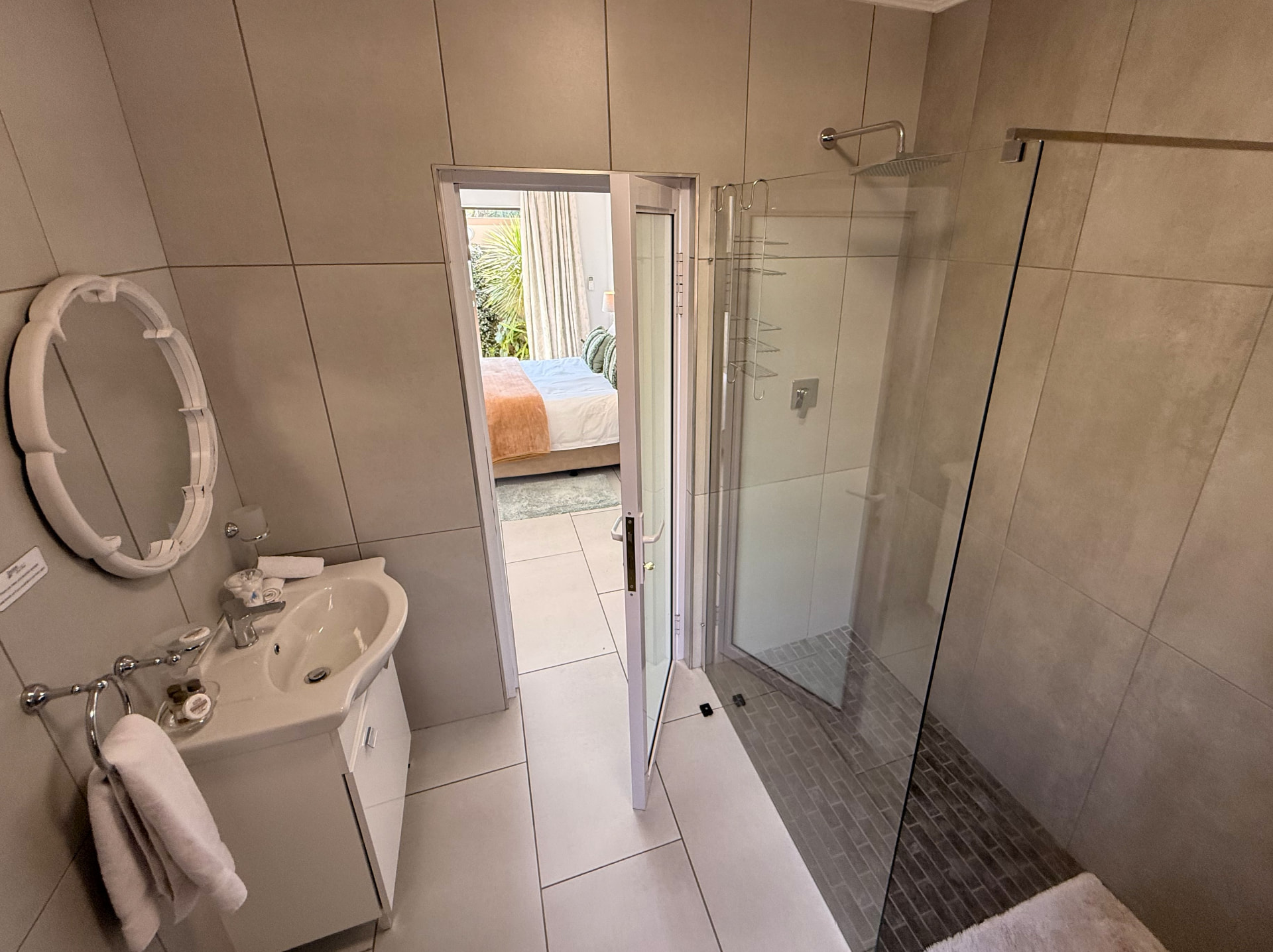 Standard Suite — photo 7 of 8