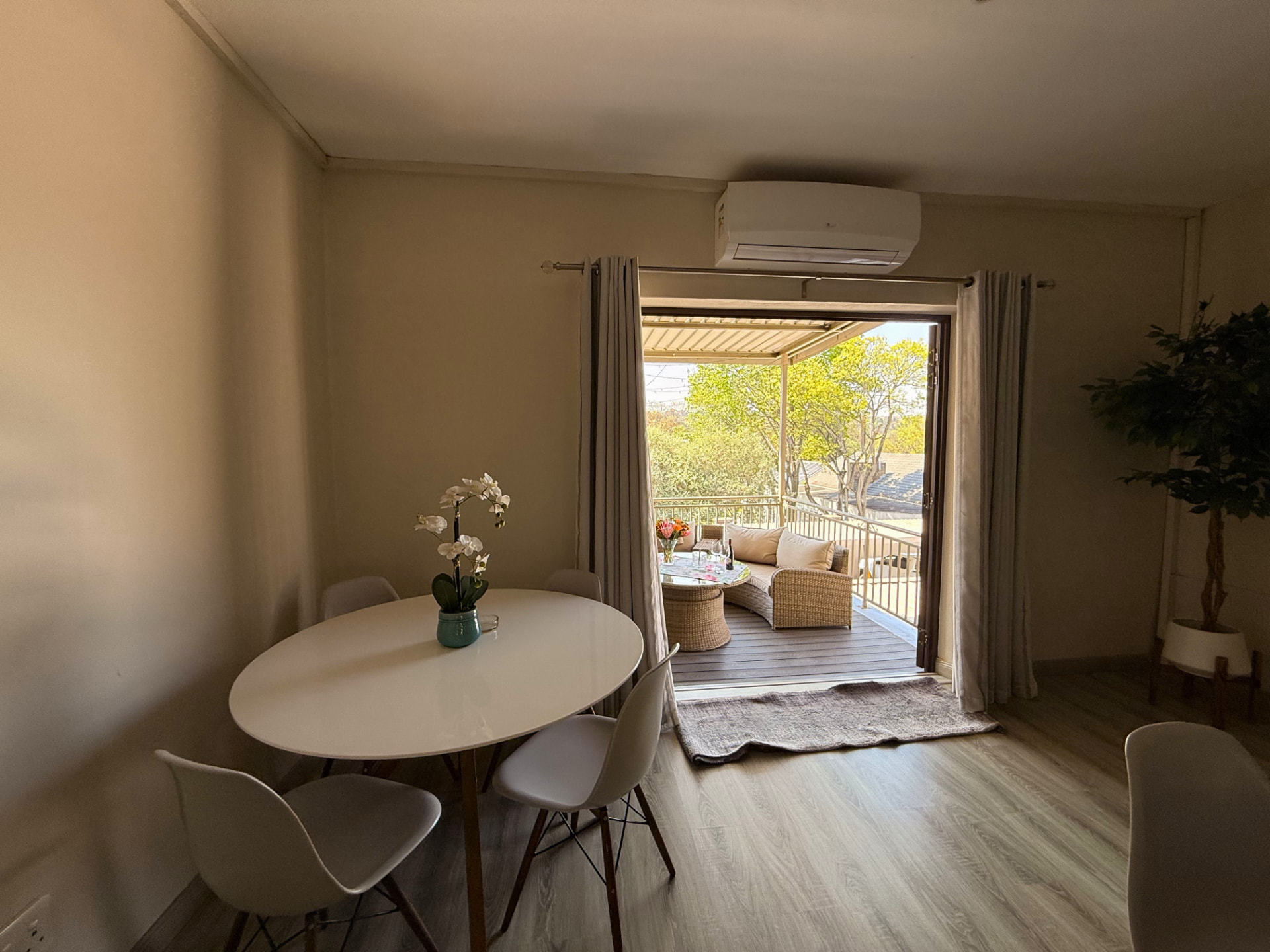 Dunton Guest House meeting room with a round table opening directly onto the private furnished patio
