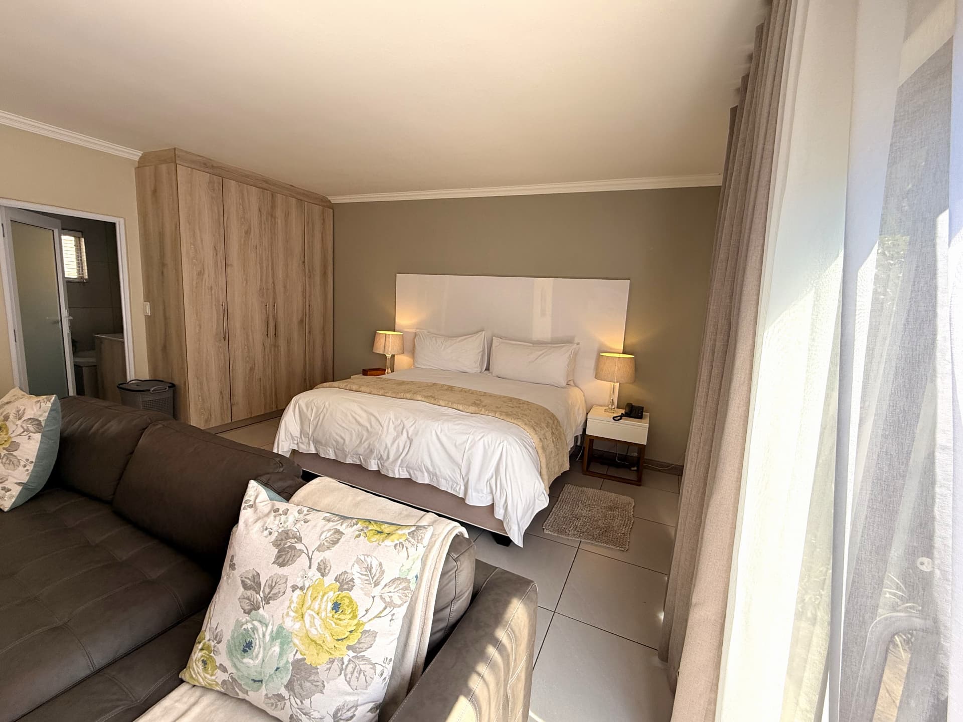 Executive Suite — photo 5 of 9
