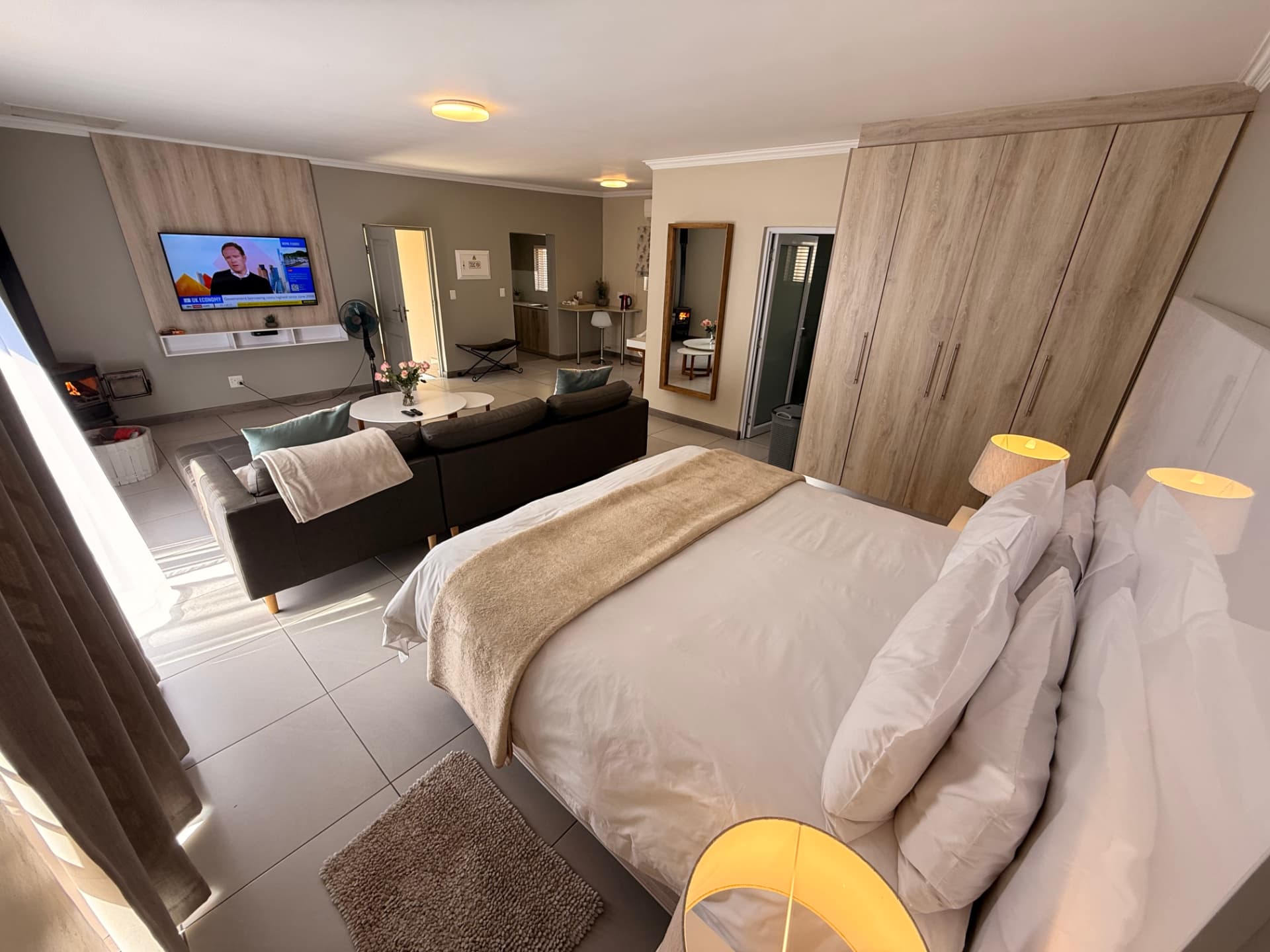 Executive Suite — photo 4 of 9