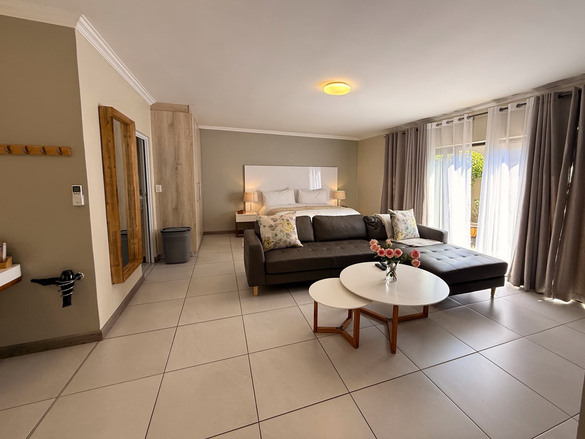 Executive Suite — photo 3 of 9