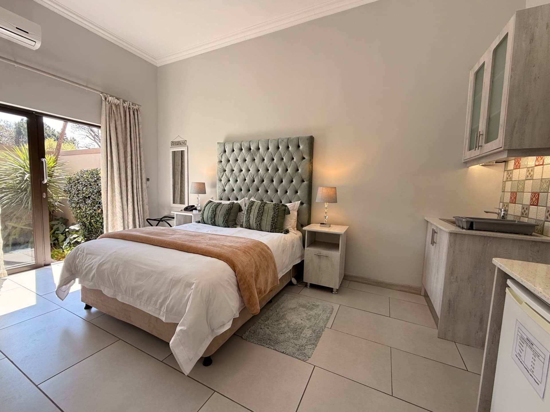 Standard Suite — photo 4 of 8